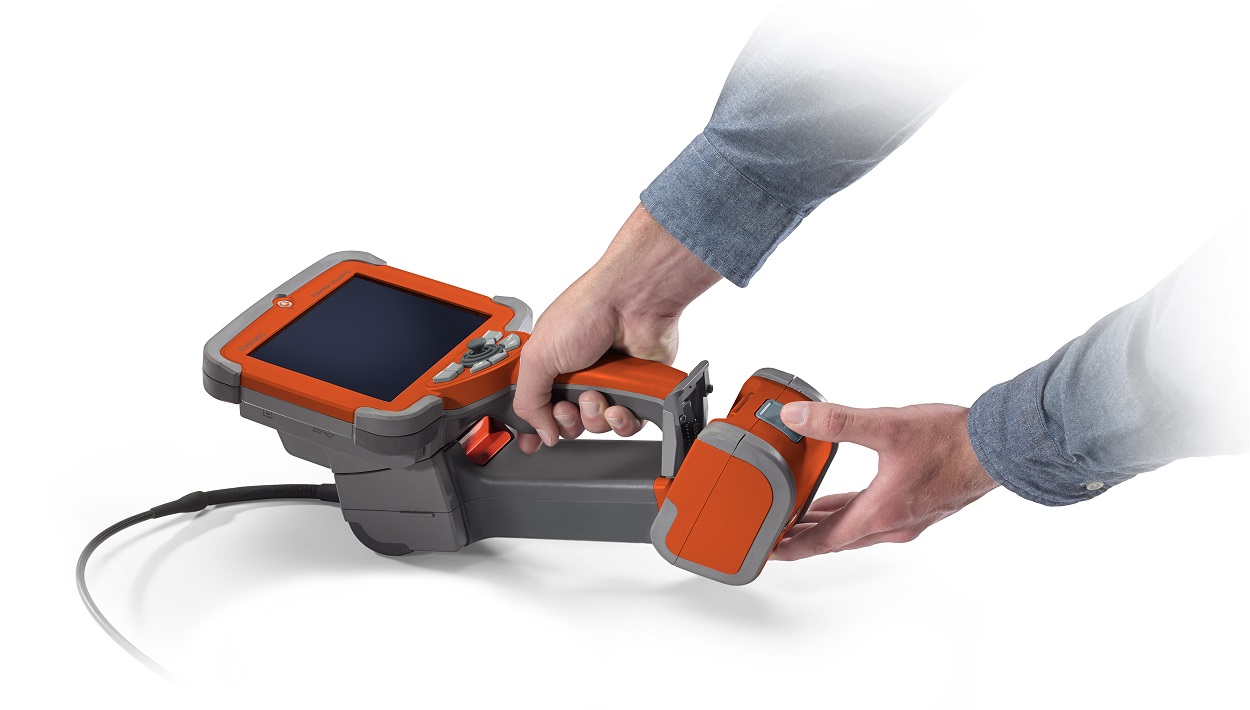 按照接口正確安裝鏡頭、電池等部件